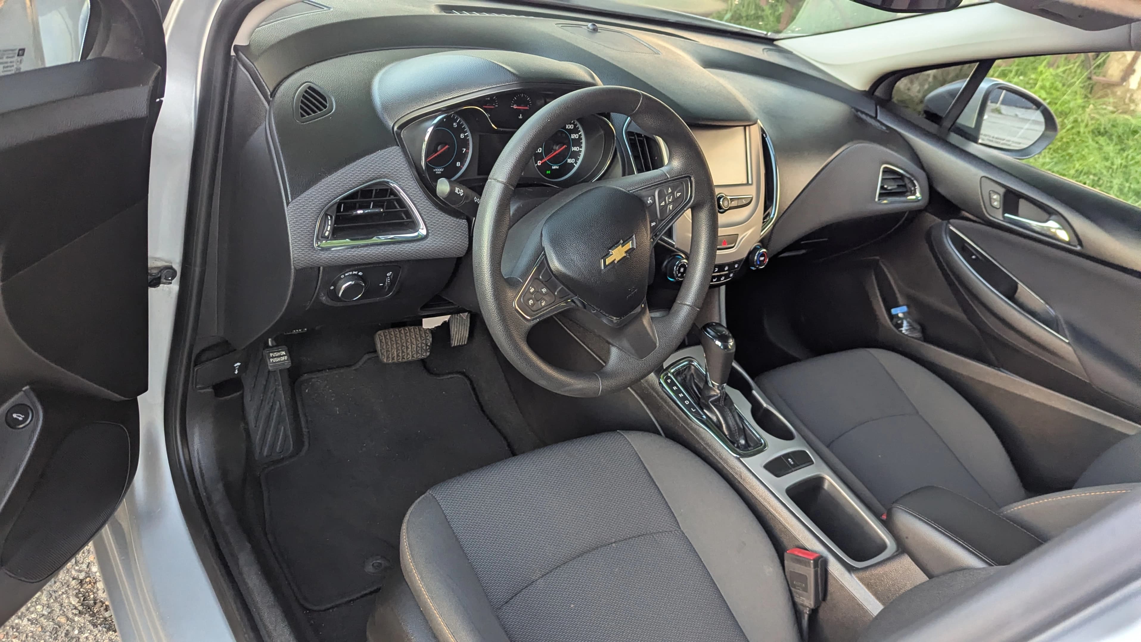 Rent Chevrolet Cruze in Kutaisi — photo 2