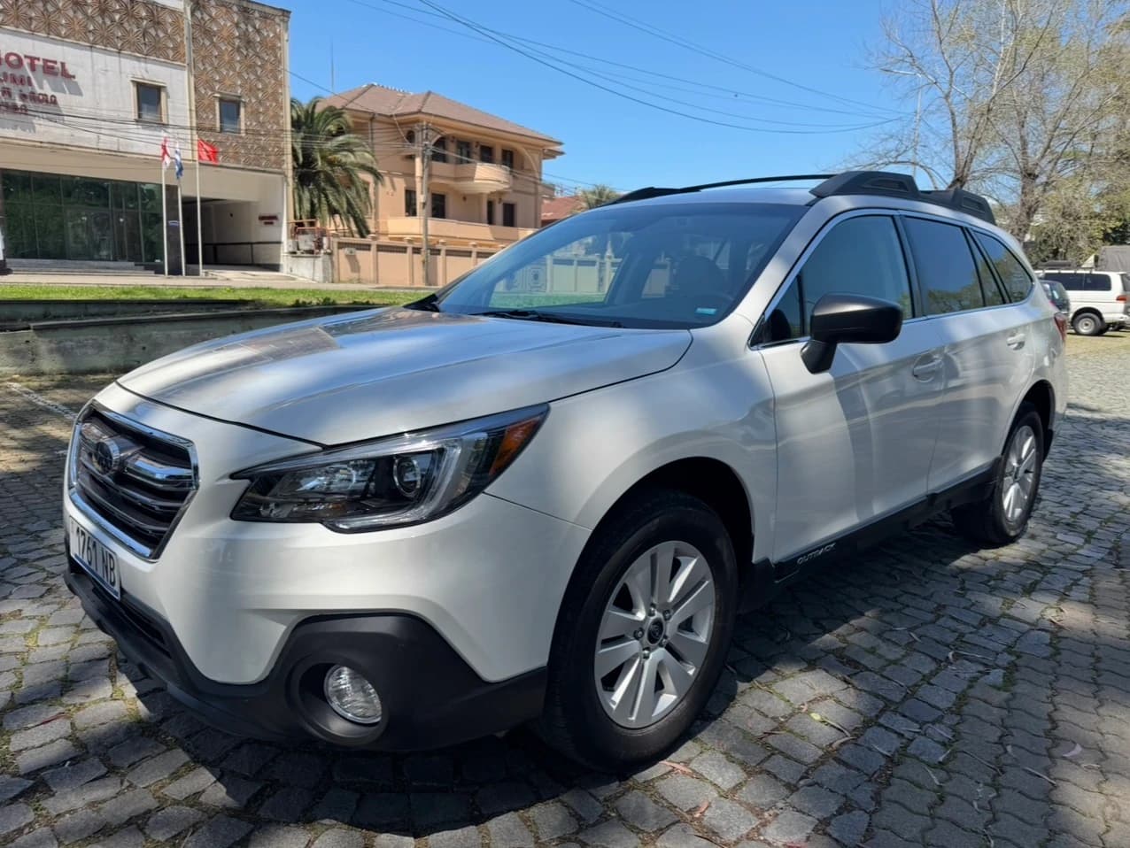 SUBARU OUTBACK photo 2