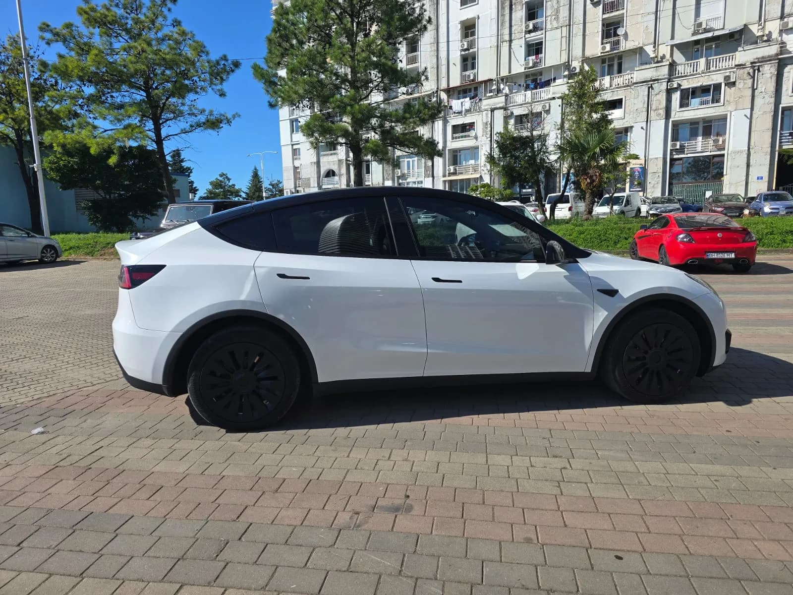 TESLA MODEL Y photo 2