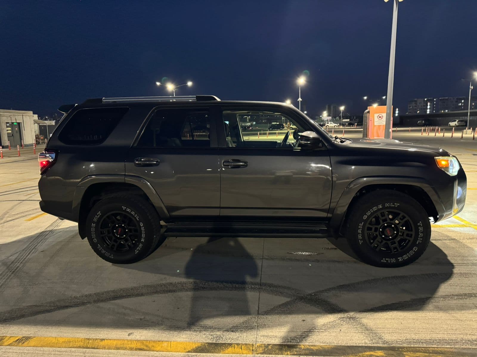 Toyota 4runner 2020 view 7