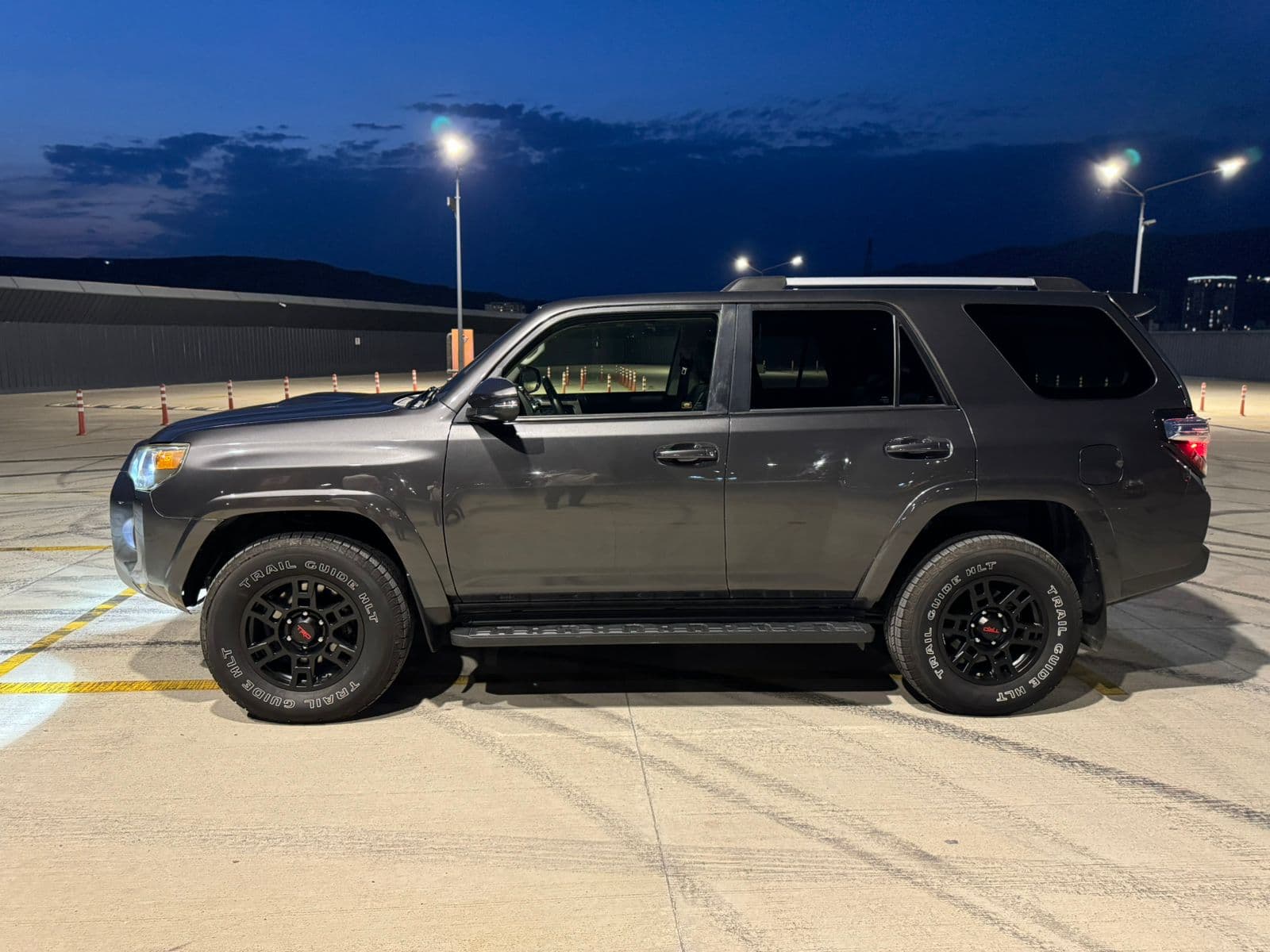 Toyota 4runner 2020 view 4
