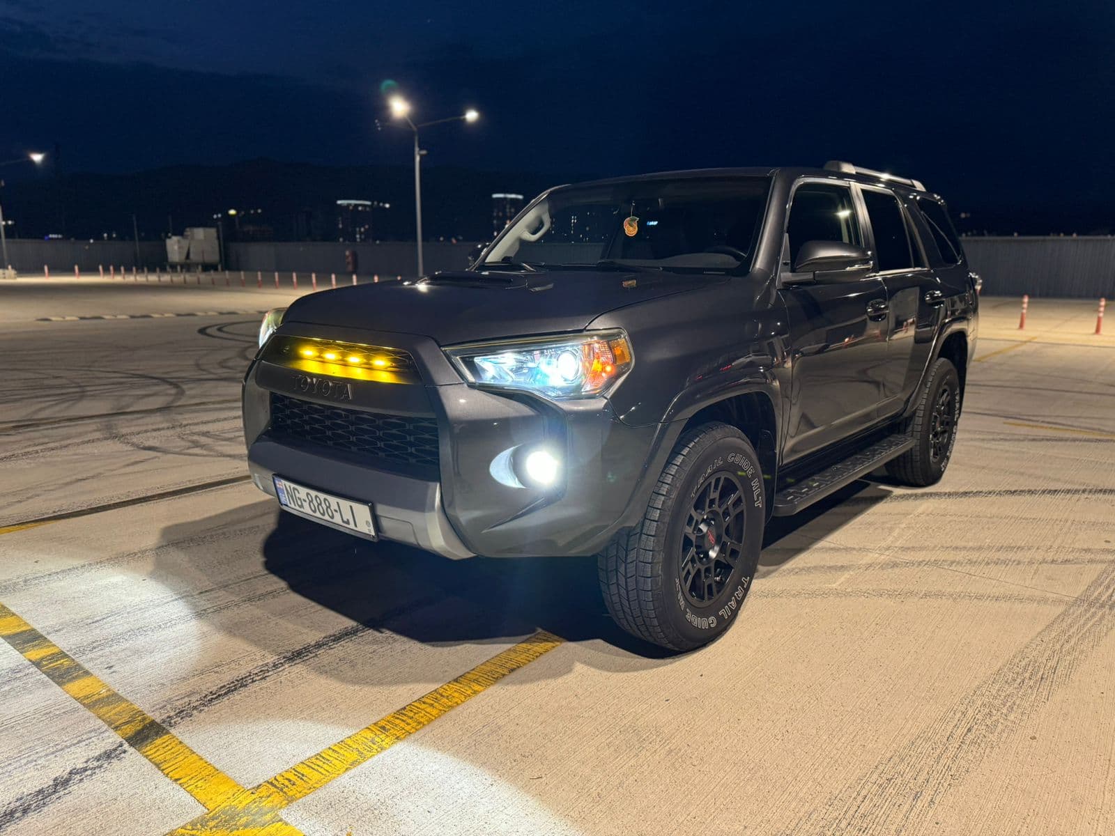 Toyota 4runner 2020 view 2