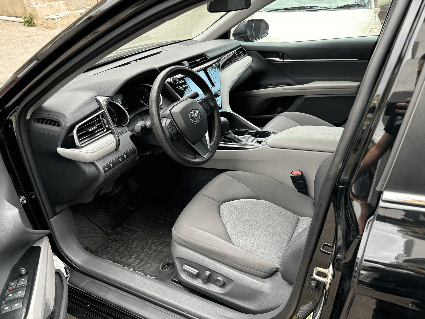 TOYOTA CAMRY  photo 2