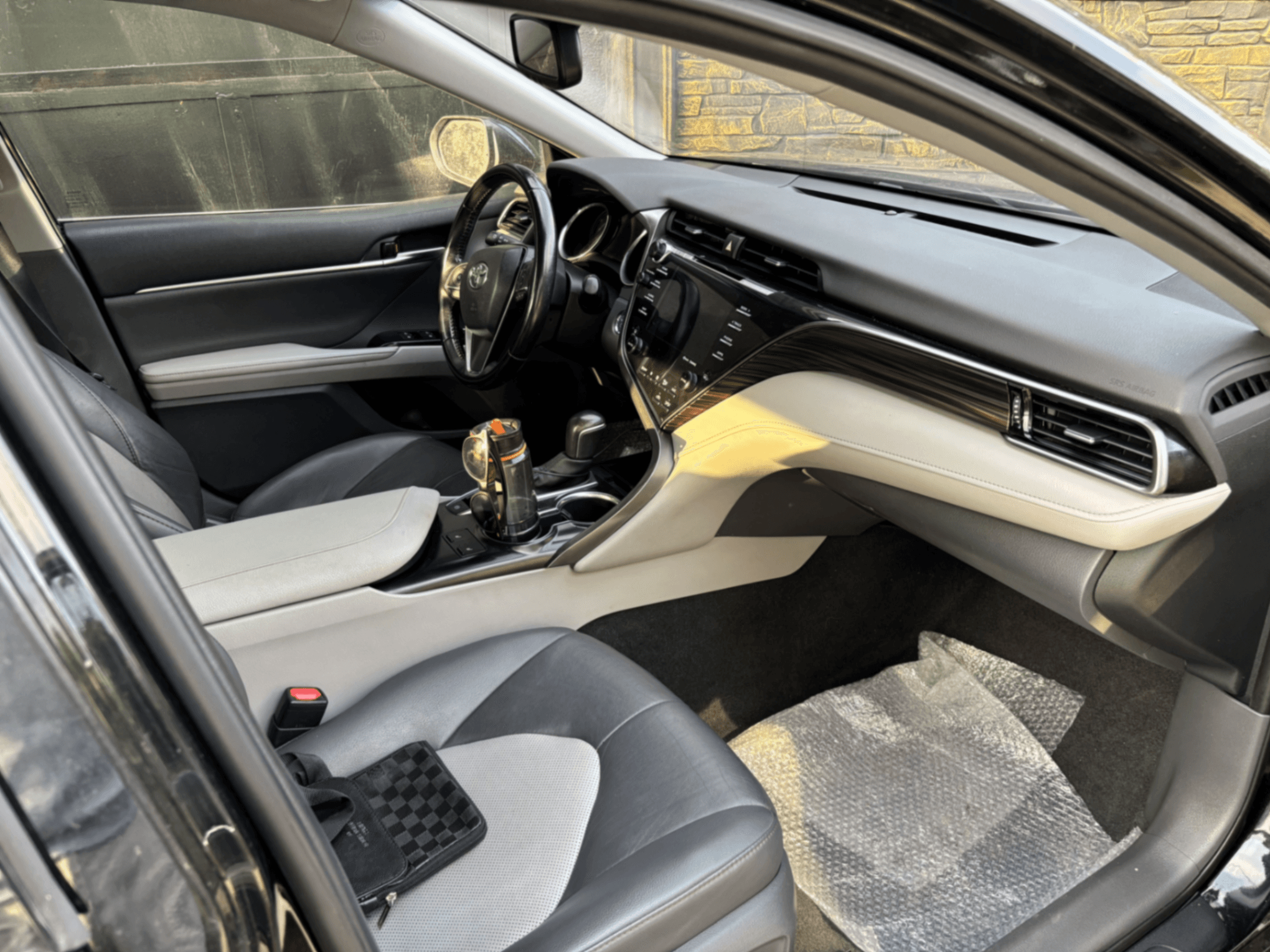 TOYOTA CAMRY HYBRID photo 3