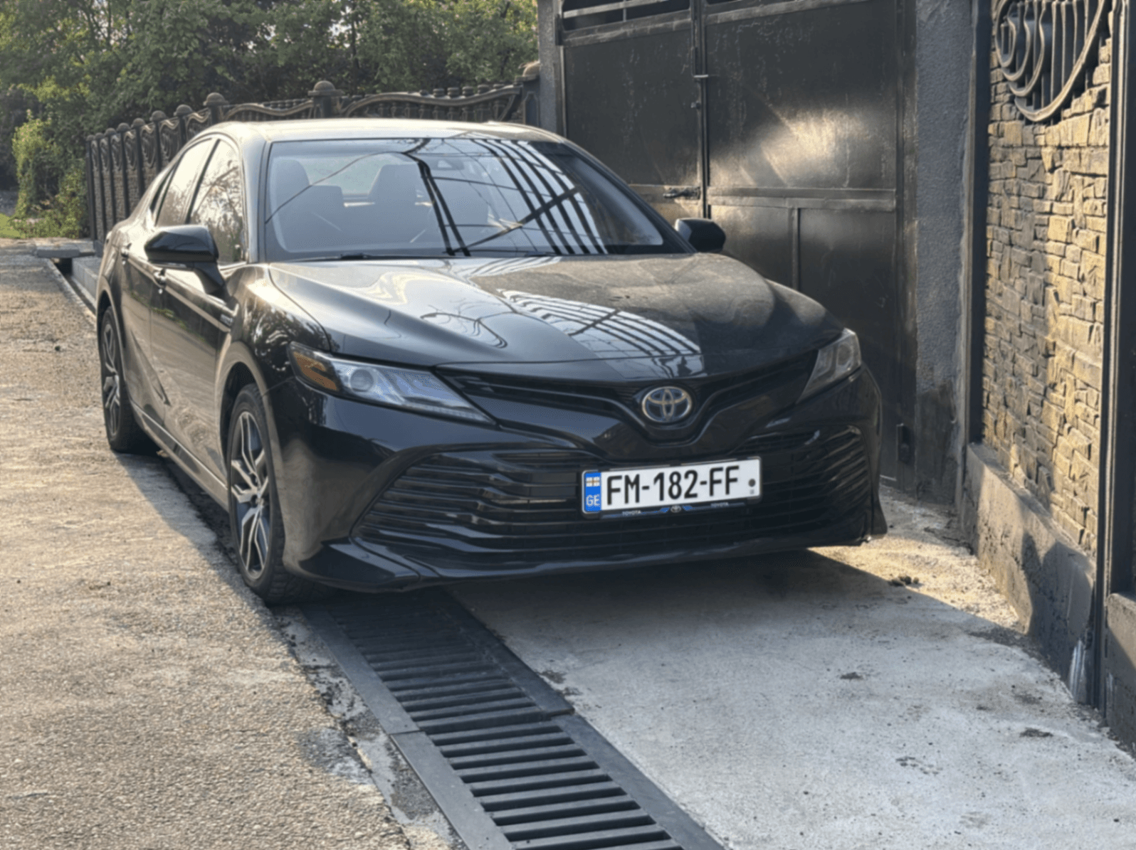 იქირავე TOYOTA CAMRY HYBRID