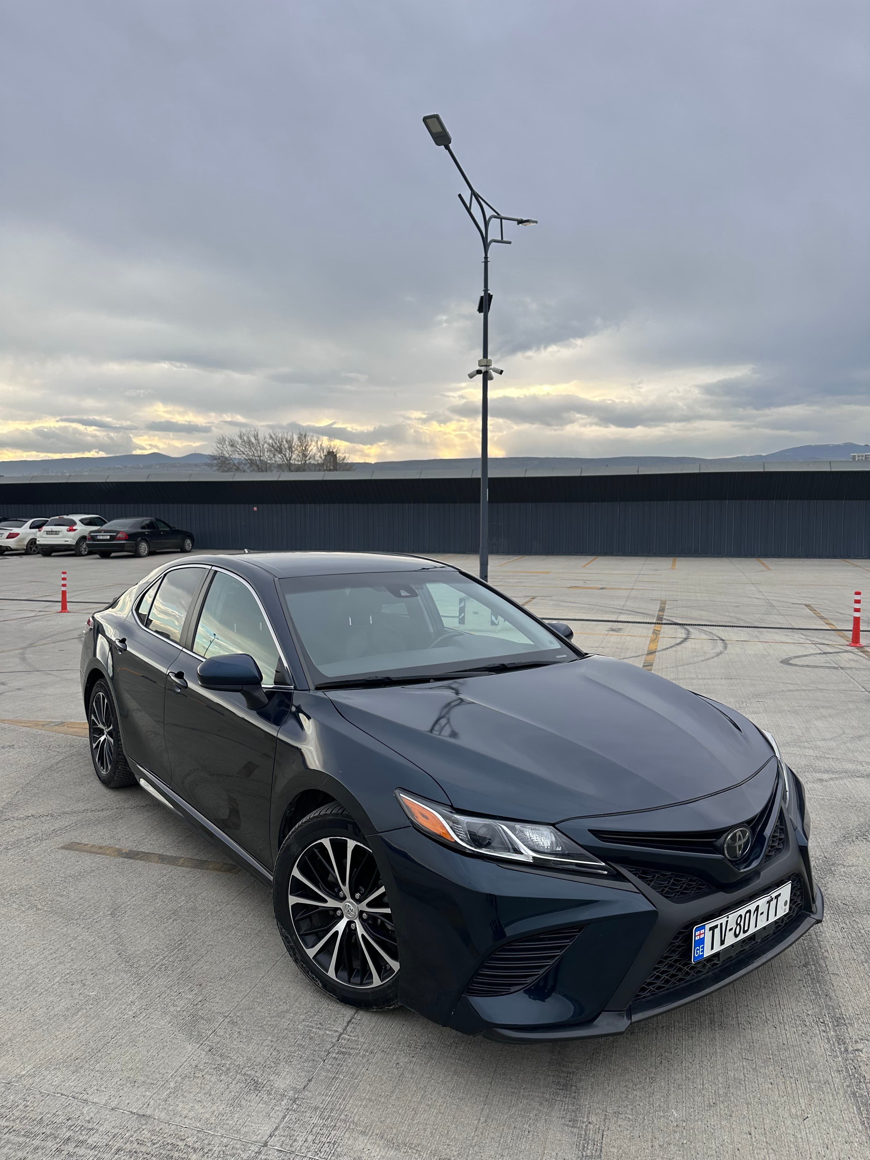Toyota Camry se 2015 view 1