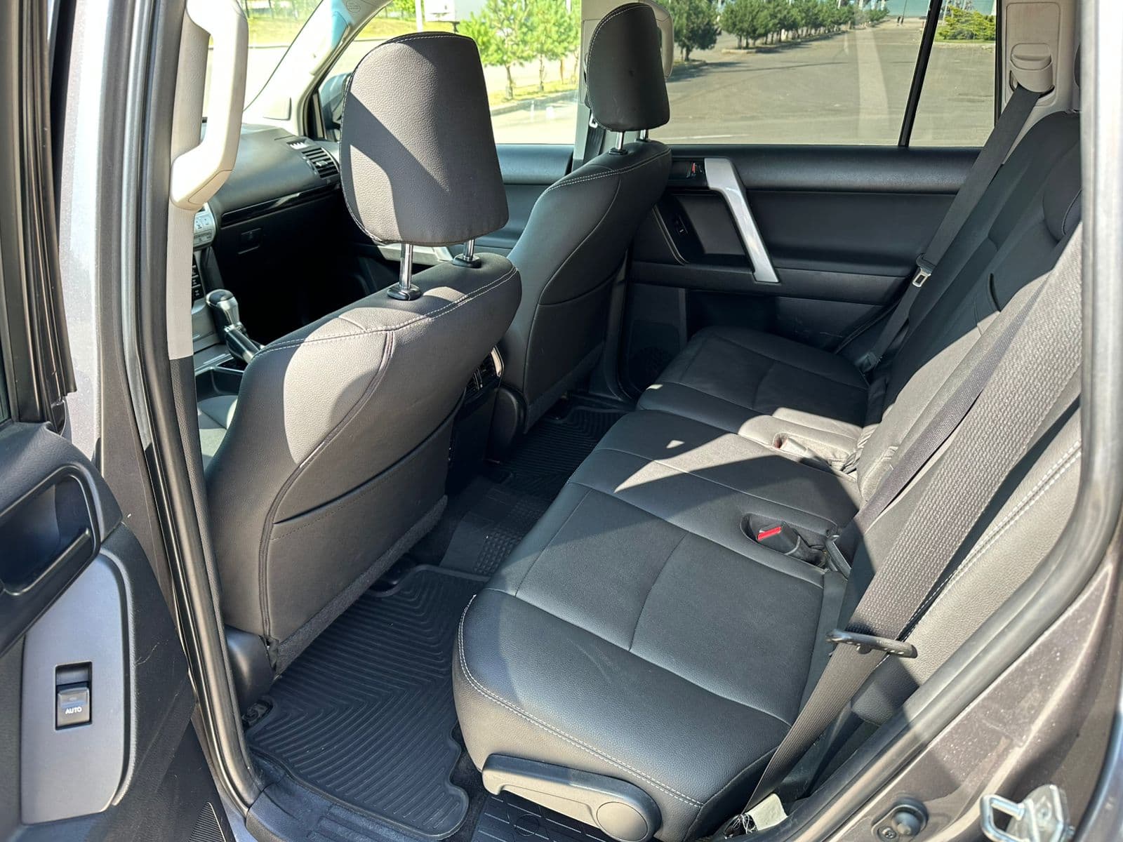 Toyota prado 2014 view 9