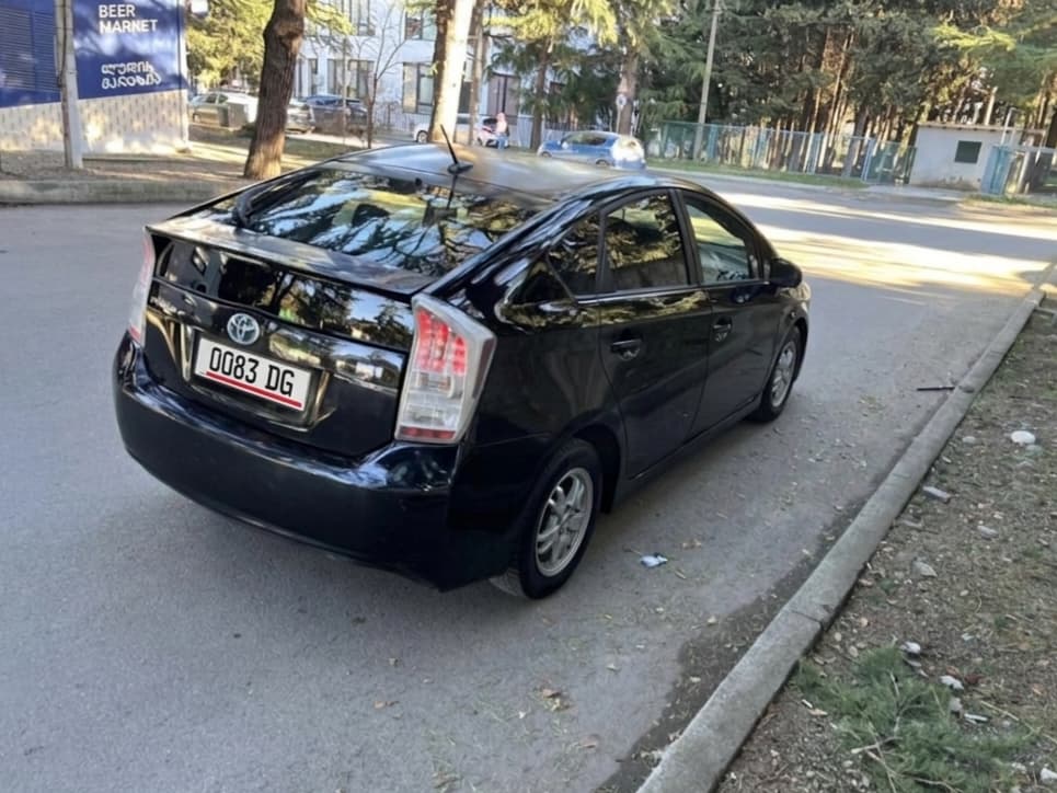 Rent Toyota Prius in Kutaisi — photo 4