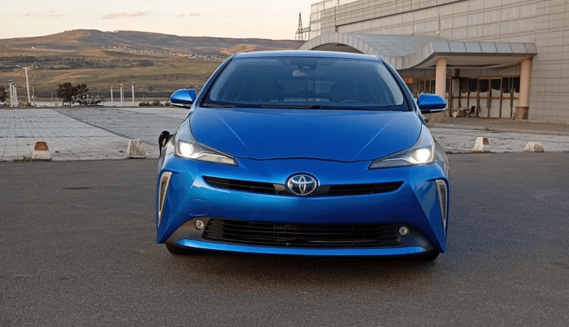 Rent Toyota  Prius  in Tbilisi — photo 1