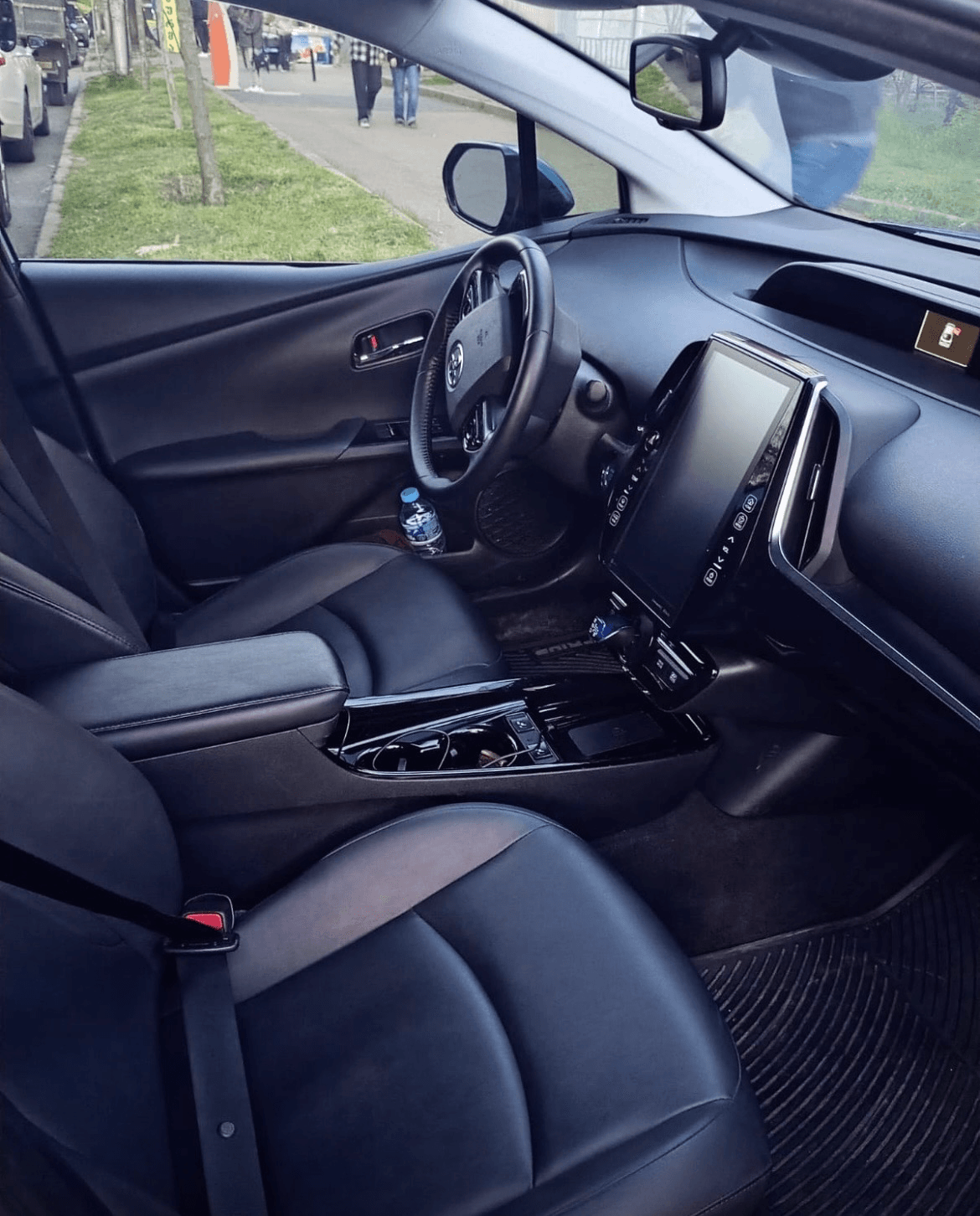 Rent Toyota  Prius  in Tbilisi — photo 4