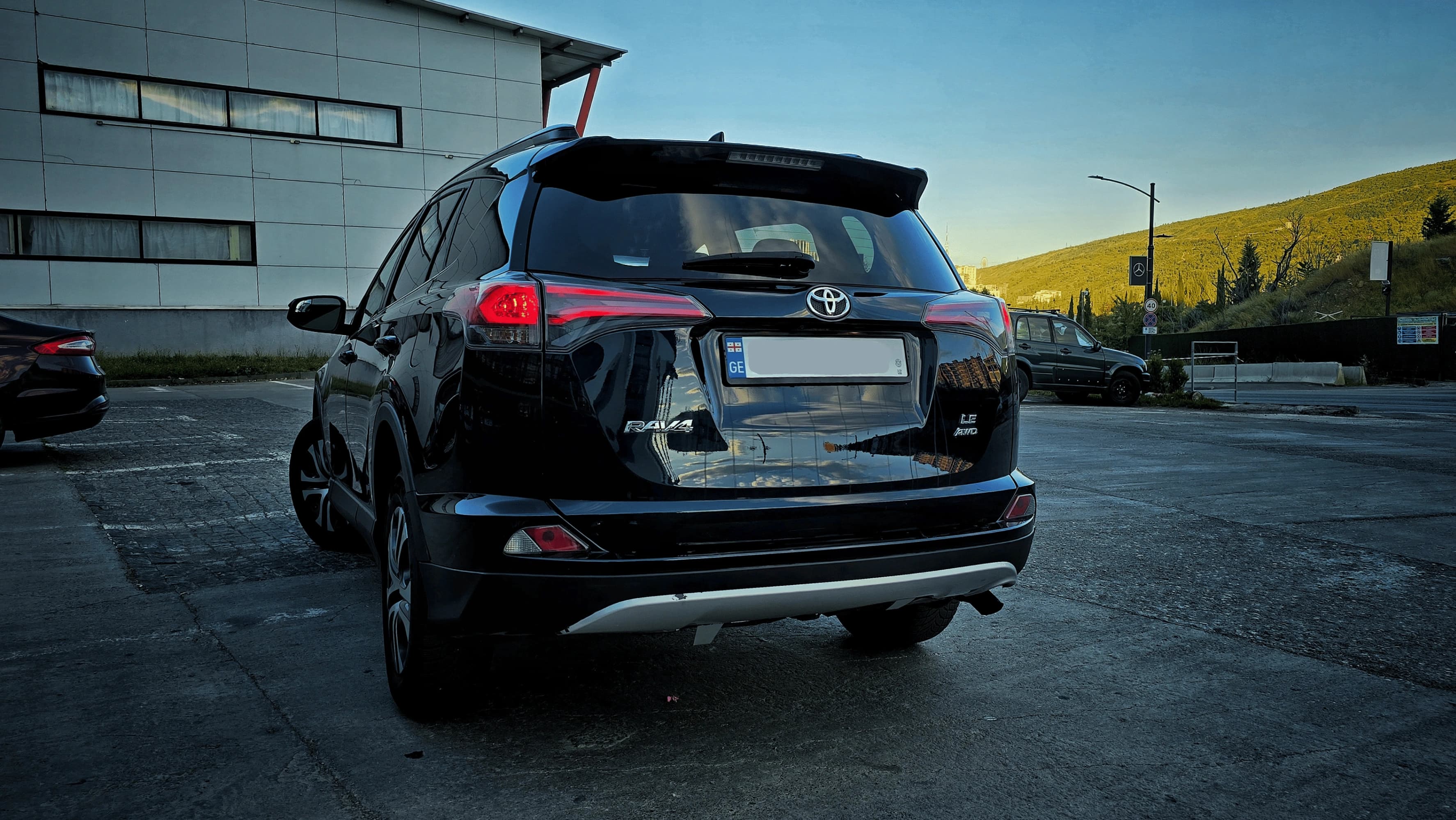 Rent Toyota Rav4 in Tbilisi — photo 4