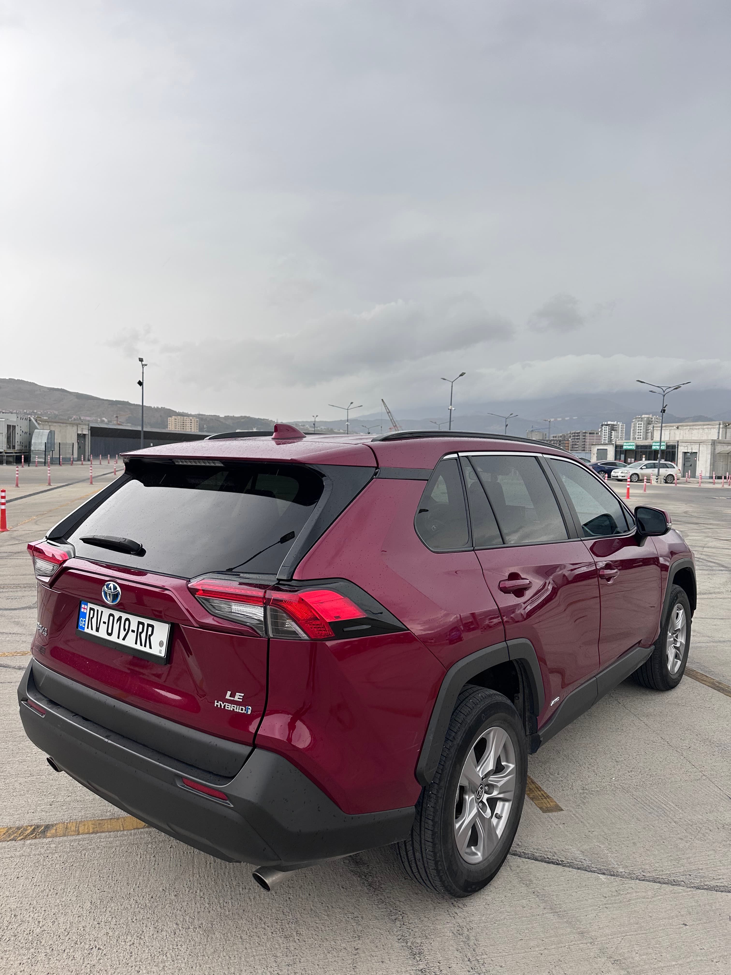 Toyota RAV4 Hybrid 2015 view 3