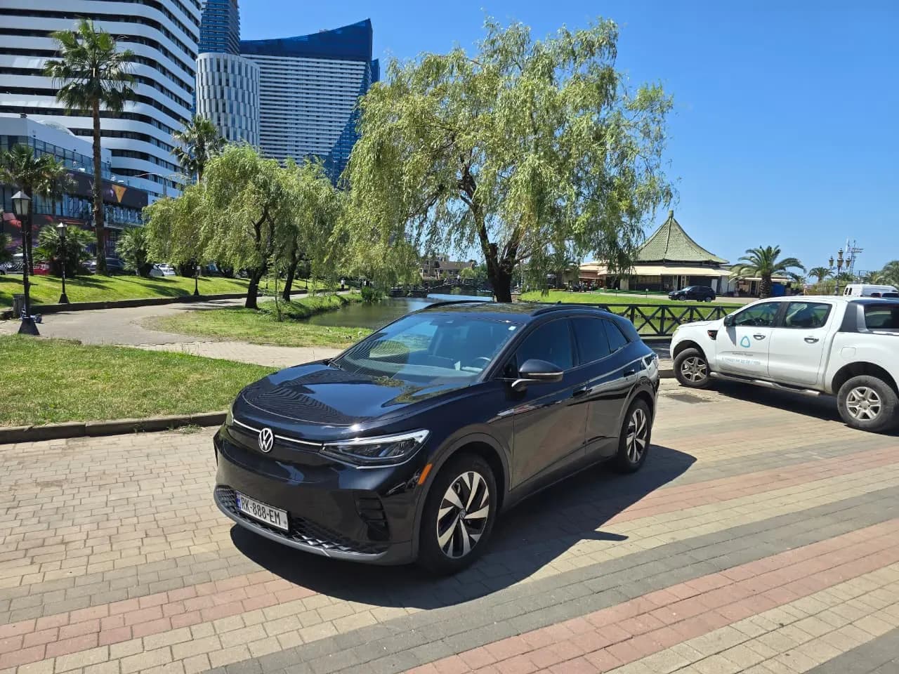 VOLKSWAGEN ID 4 PRO photo 2
