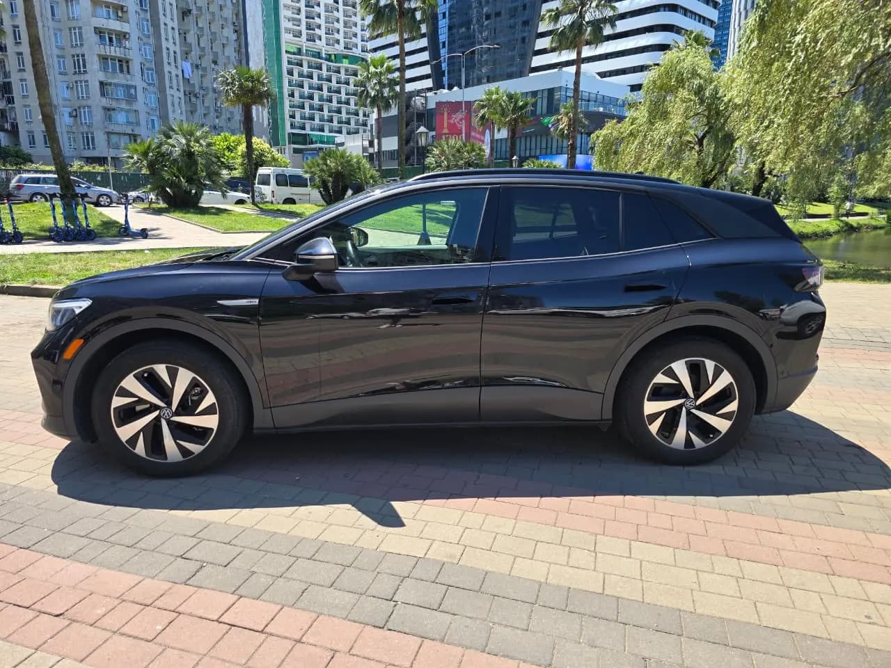 VOLKSWAGEN ID 4 PRO photo 3
